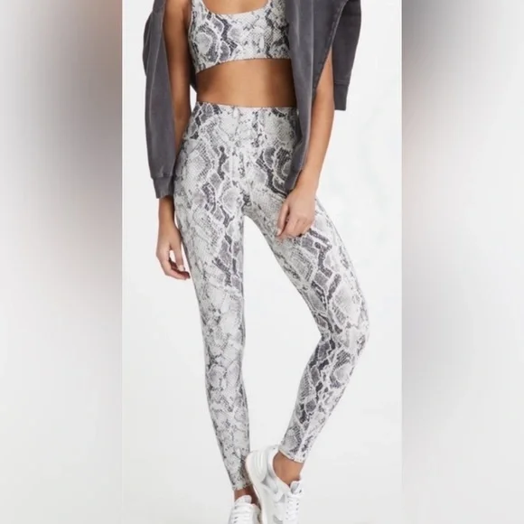 Alo Yoga  High Waist Vapor Snakeskin Legging  L  Bone NWOT - Picture 2 of 8